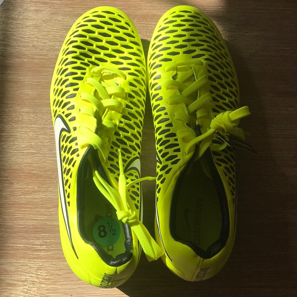 BRAND NEW NIKE CLEATS